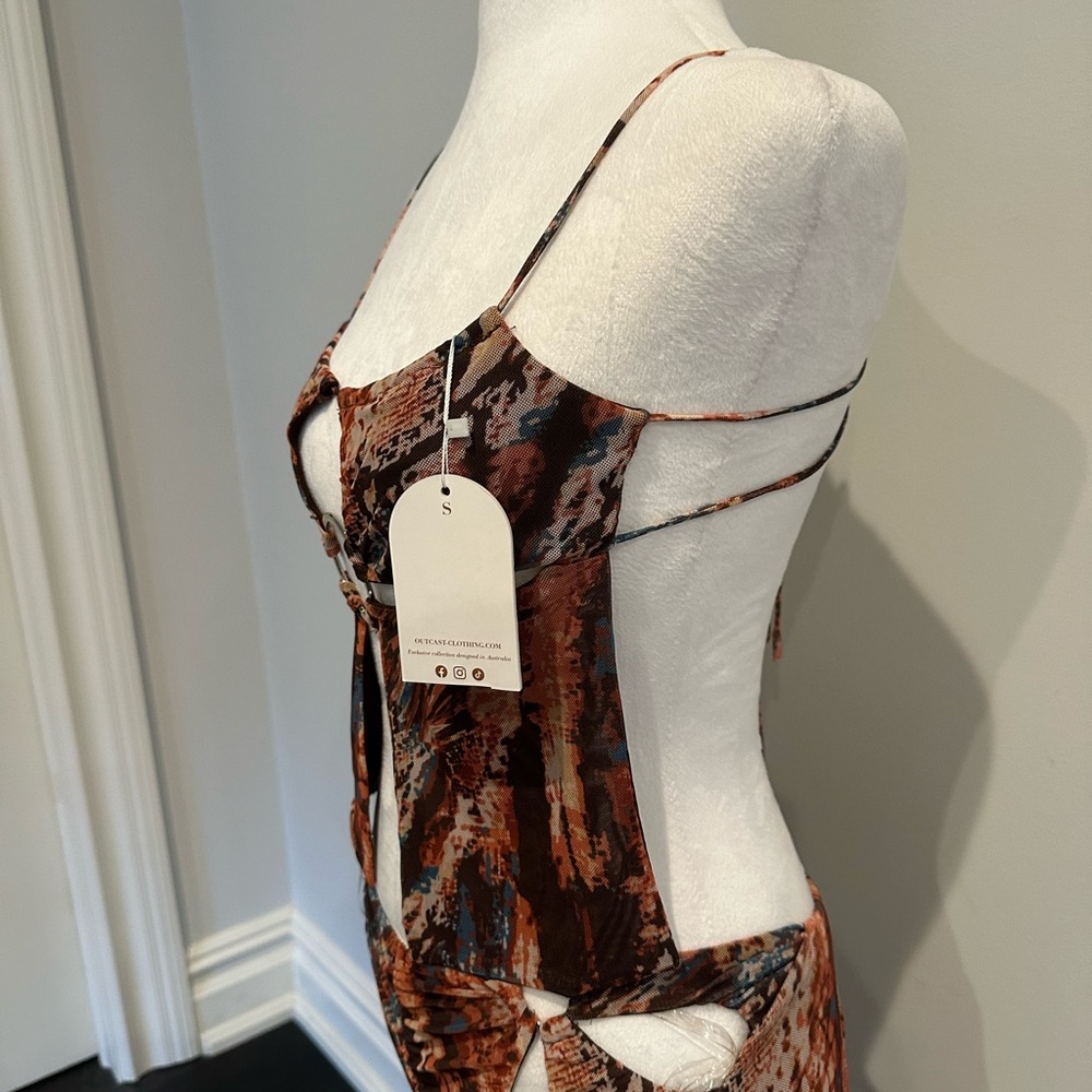 Outcast Patterned Top - Picture 2 of 3